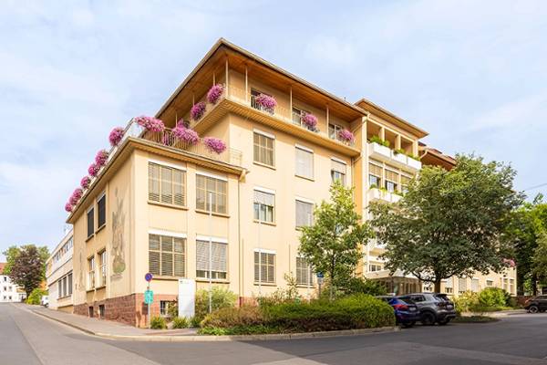 Zu sehen ist die Außenansicht der Klinik. Zu sehen ist die Außenansicht der Klinik.